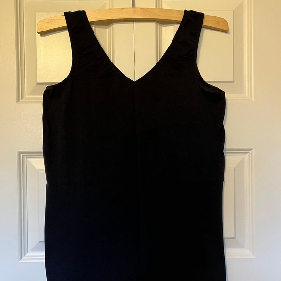 Black Le Chateau Top in size L/XL with V-neck - Picture 1 of 2
